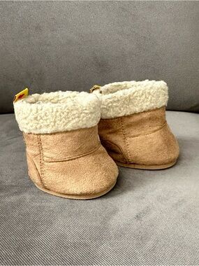 Build-A-Bear Tan Plush Booties with Cream Sherpa Cuff